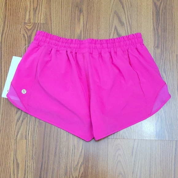 ❌❌❌SOLD❌❌❌NWT lululemon Hotty Hot LR Shorts 2.5"/ 8 - Picture 9 of 13
